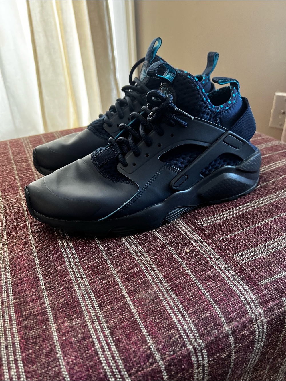 Women’s Triple Navy Nike Huaraches